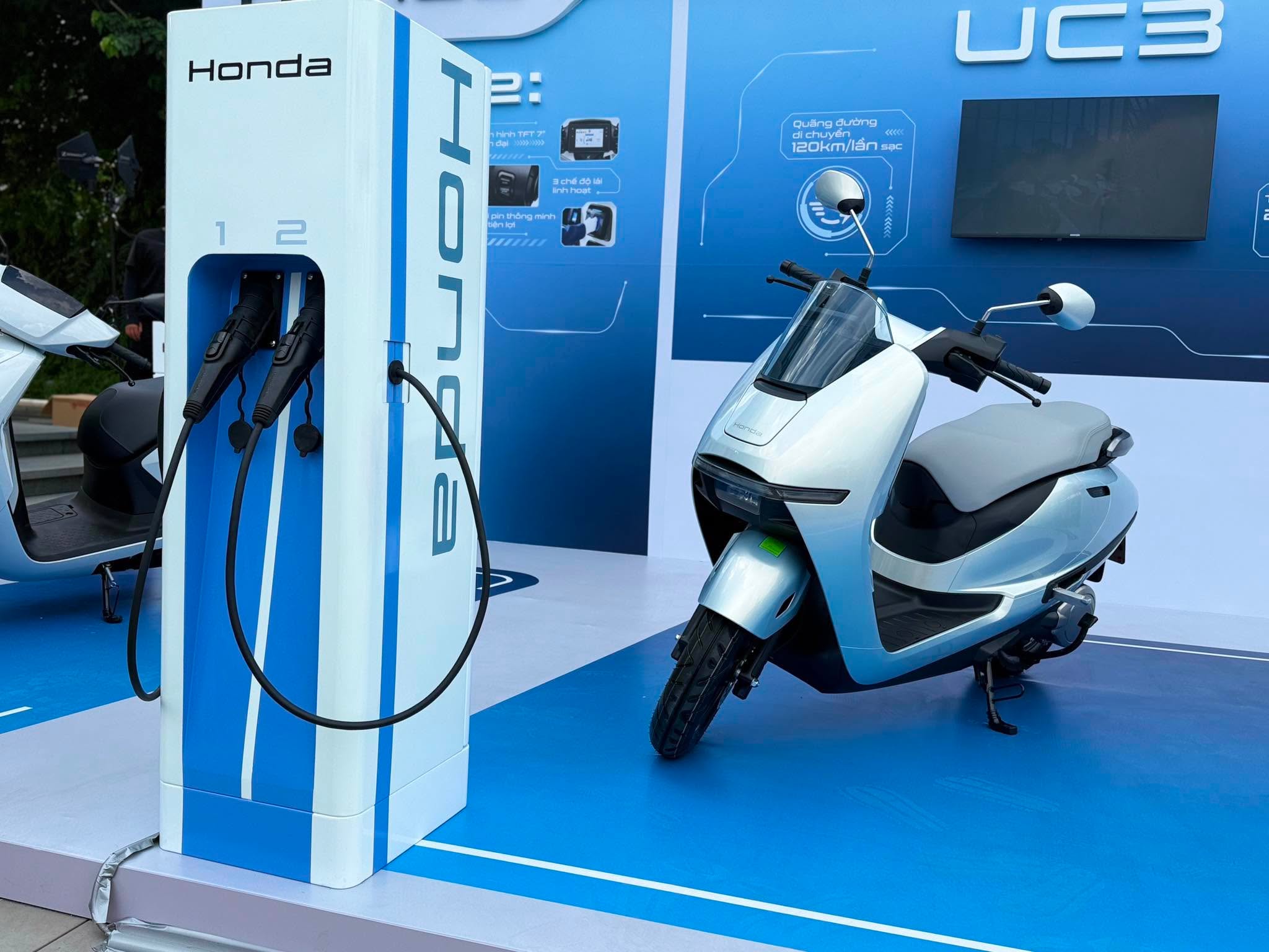 honda-uc3-sac-pin00002.jpg